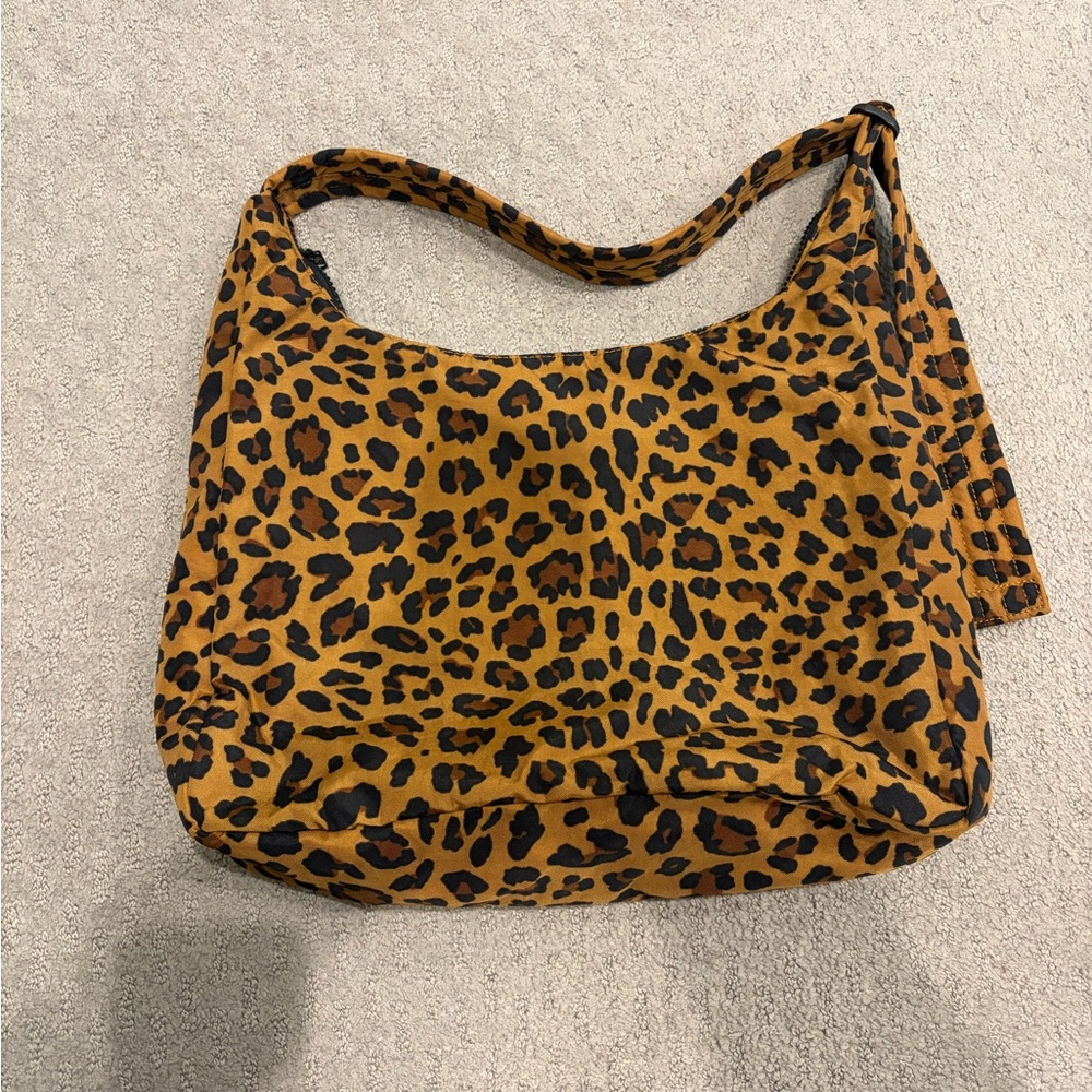 NWT BAGGU Nylon Shoulder Bag- Leopard Print - Picture 3 of 5
